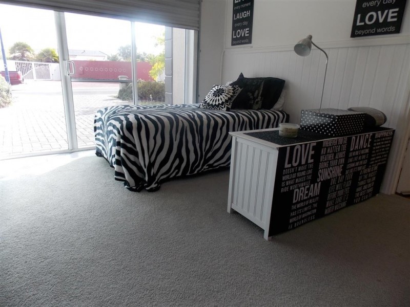 1/1 Sandy Point Drive, Port Lincoln SA 5606