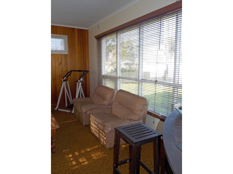 6 McFarlane Street, Cummins SA 5631