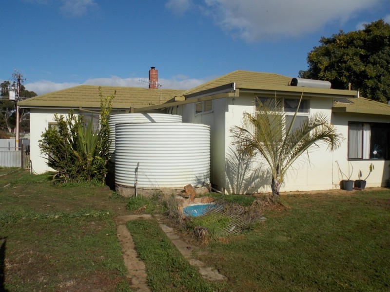 6 McFarlane Street, Cummins SA 5631