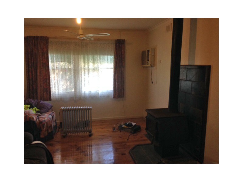 10 Laube Street, Cummins SA 5631