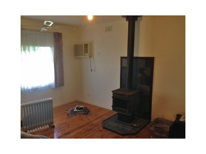 10 Laube Street, Cummins SA 5631