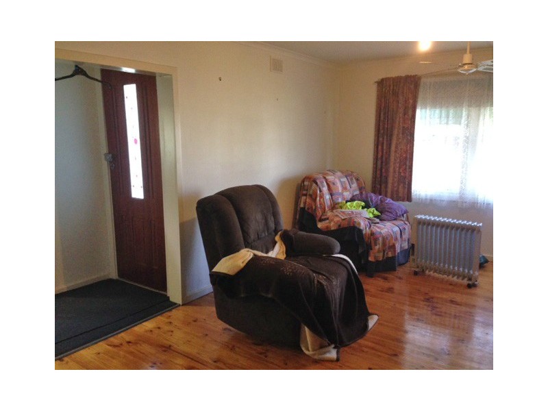 10 Laube Street, Cummins SA 5631