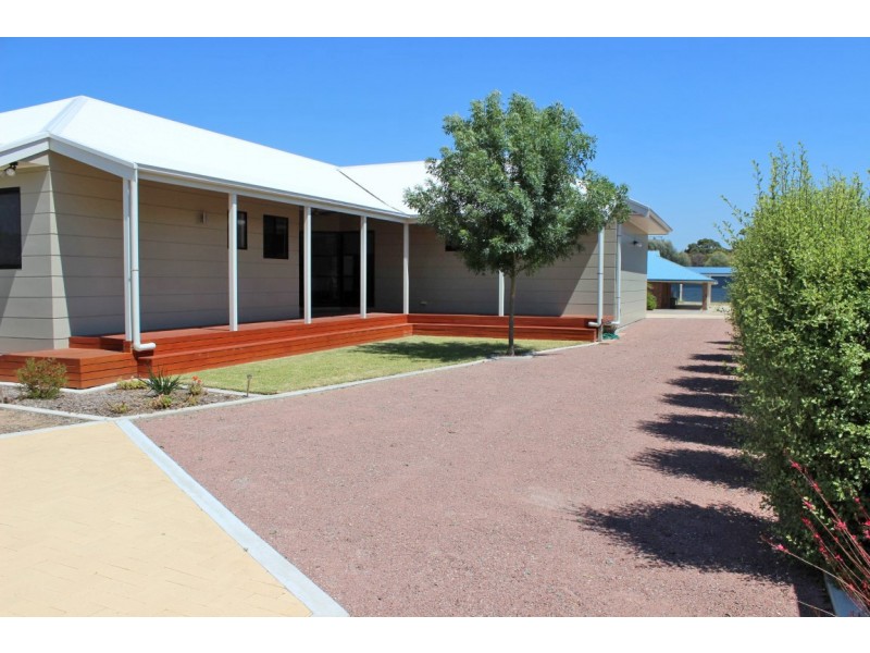 8 Endeavour Court, Coffin Bay SA 5607