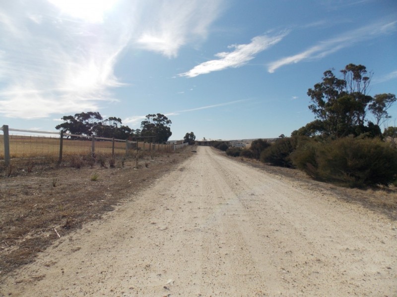 745 White Flat Road, Whites Flat SA 5607