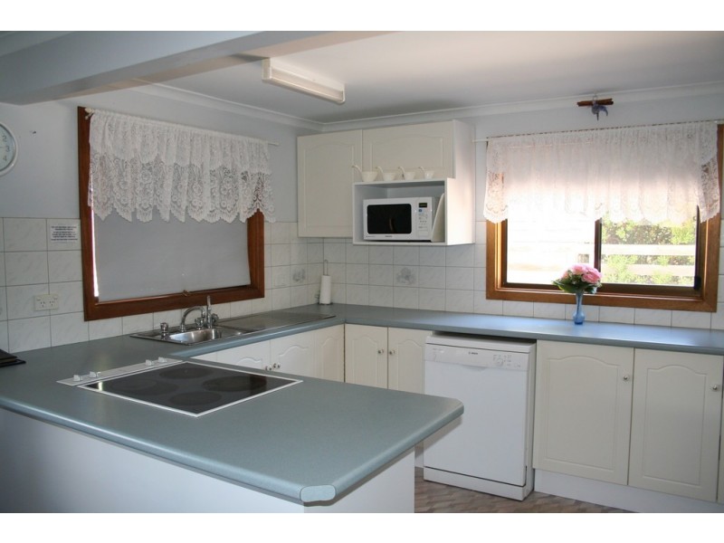 16 Central Street, Louth Bay SA 5607