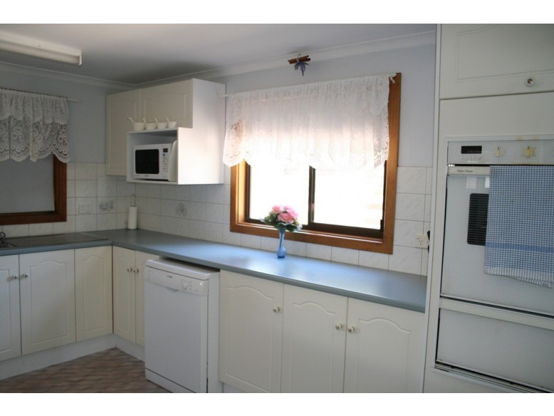 16 Central Street, Louth Bay SA 5607