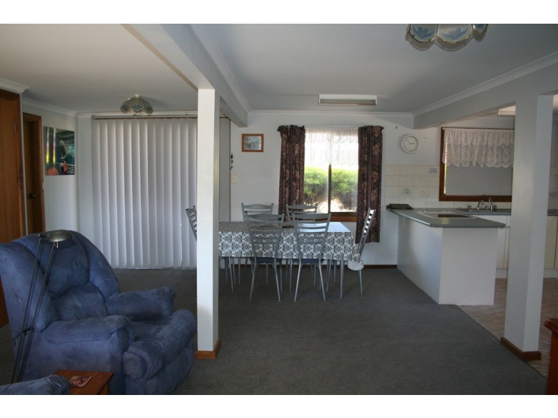 16 Central Street, Louth Bay SA 5607