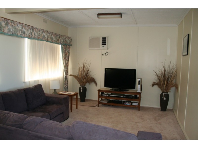 16 Central Street, Louth Bay SA 5607