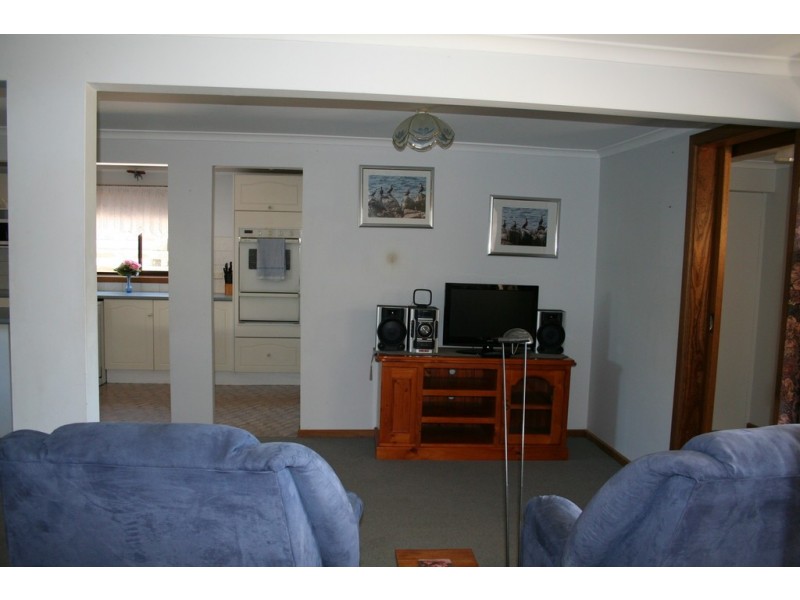 16 Central Street, Louth Bay SA 5607
