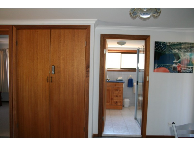 16 Central Street, Louth Bay SA 5607