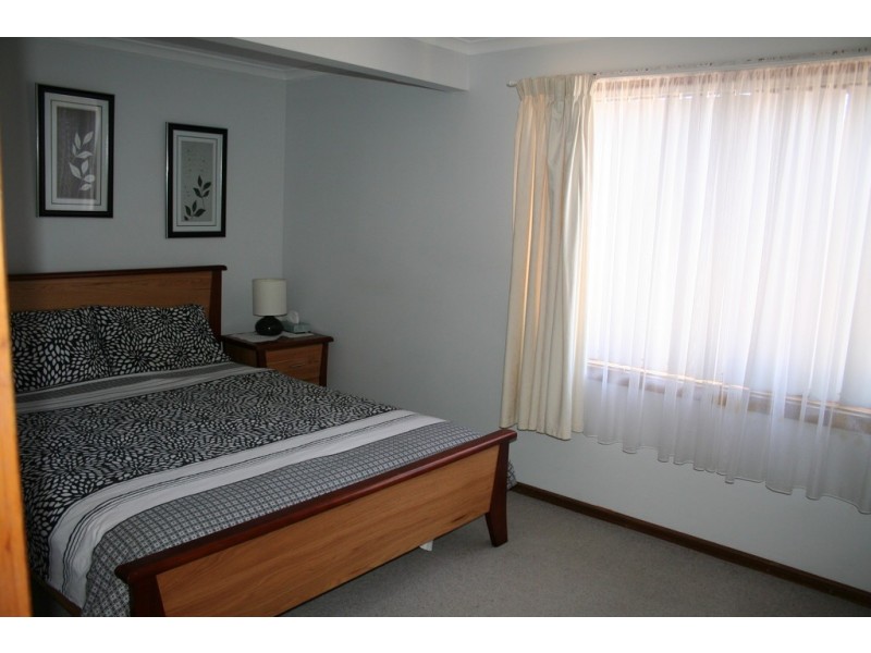 16 Central Street, Louth Bay SA 5607