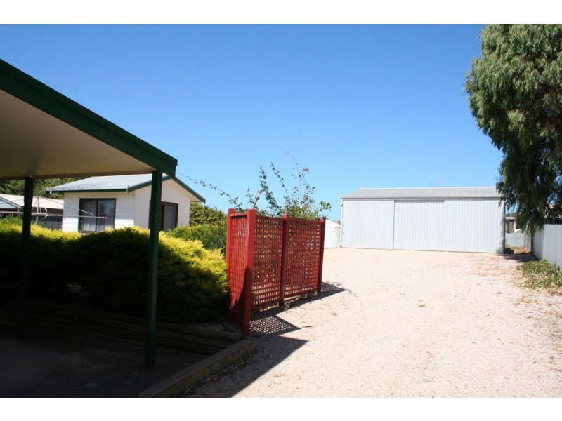16 Central Street, Louth Bay SA 5607