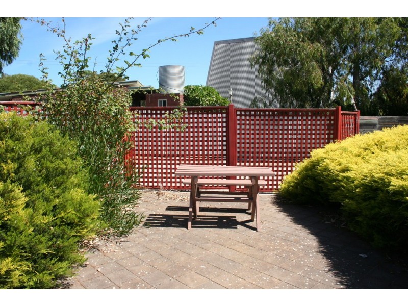 16 Central Street, Louth Bay SA 5607