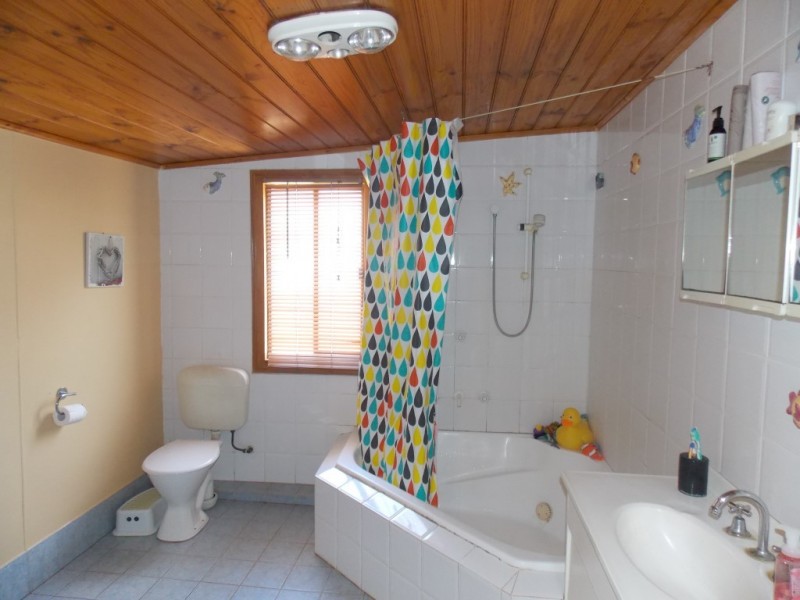 912 White Flat Road, Whites Flat SA 5607