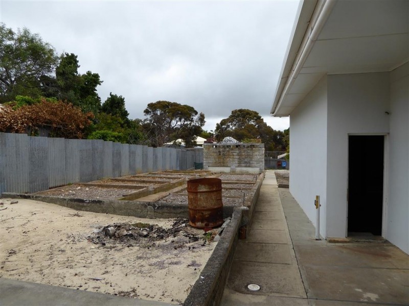 24 Flinders Avenue, Coffin Bay SA 5607