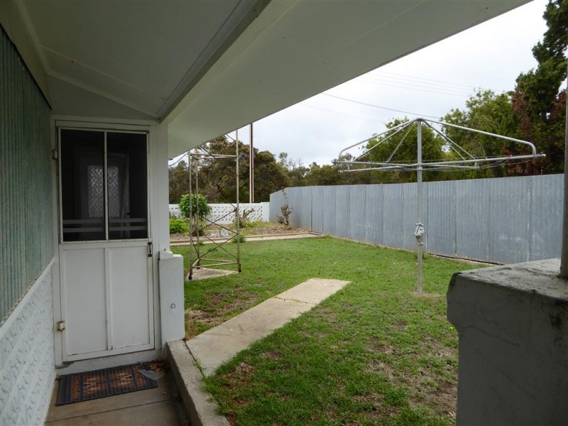 24 Flinders Avenue, Coffin Bay SA 5607