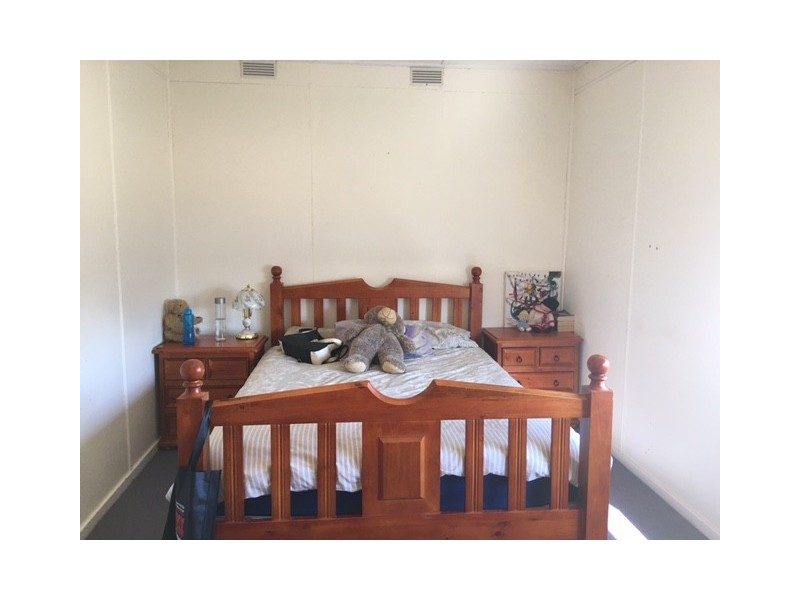 16 Mortlock Street, Cummins SA 5631
