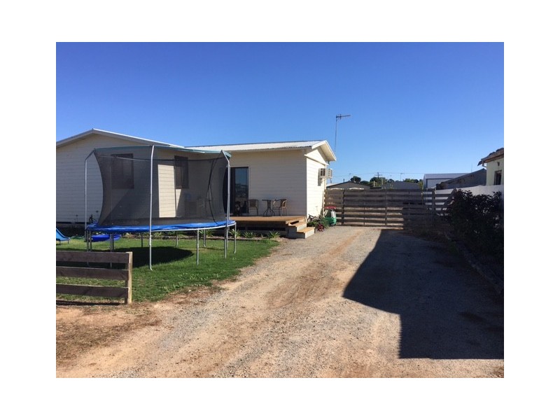 16 Mortlock Street, Cummins SA 5631