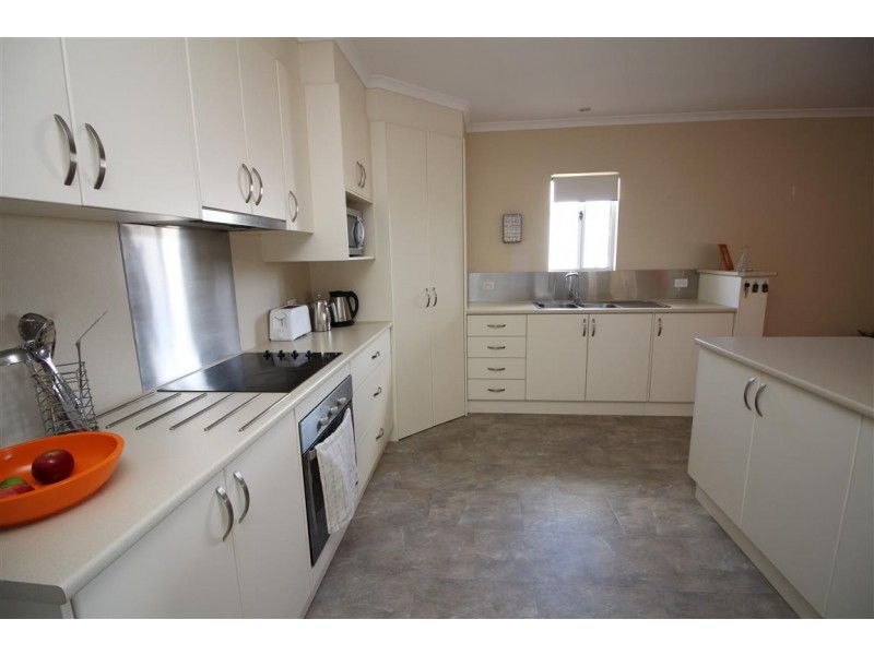 2, 5 McLaren Street, Port Lincoln SA 5606