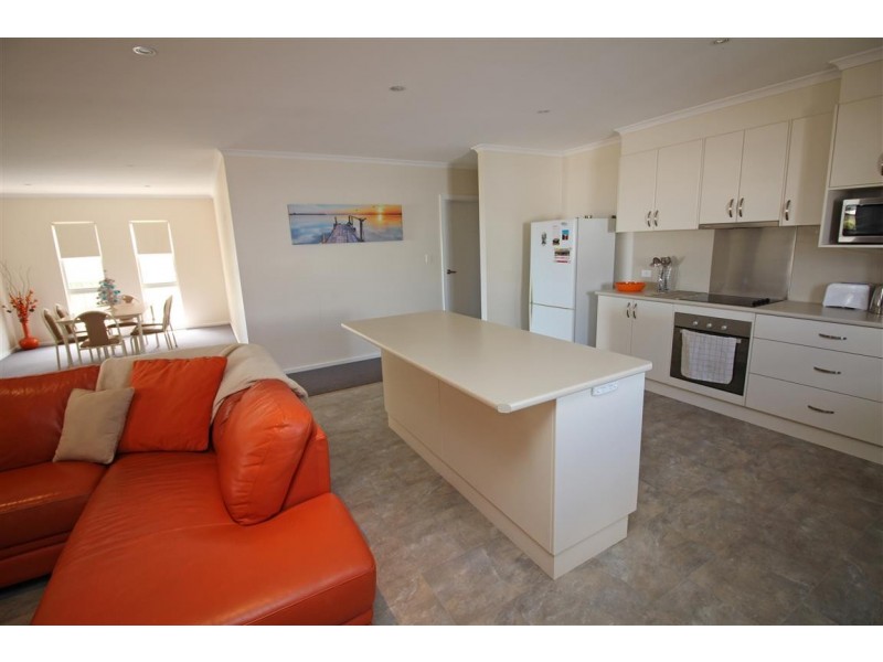 2, 5 McLaren Street, Port Lincoln SA 5606