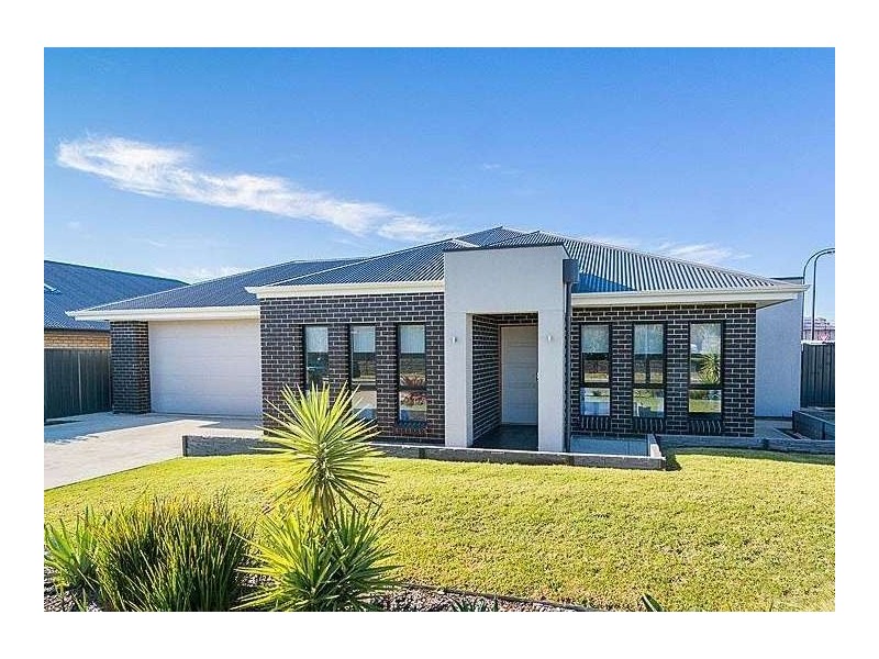 2 Tilly Street, Mount Barker SA 5251