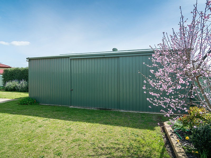 16 Strathmont Drive, Strathalbyn SA 5255