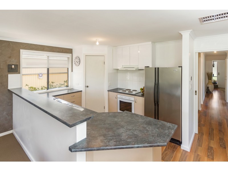 16 Fairweather Drive, Strathalbyn SA 5255