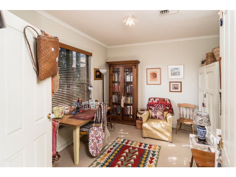 15 Love Avenue, Strathalbyn SA 5255