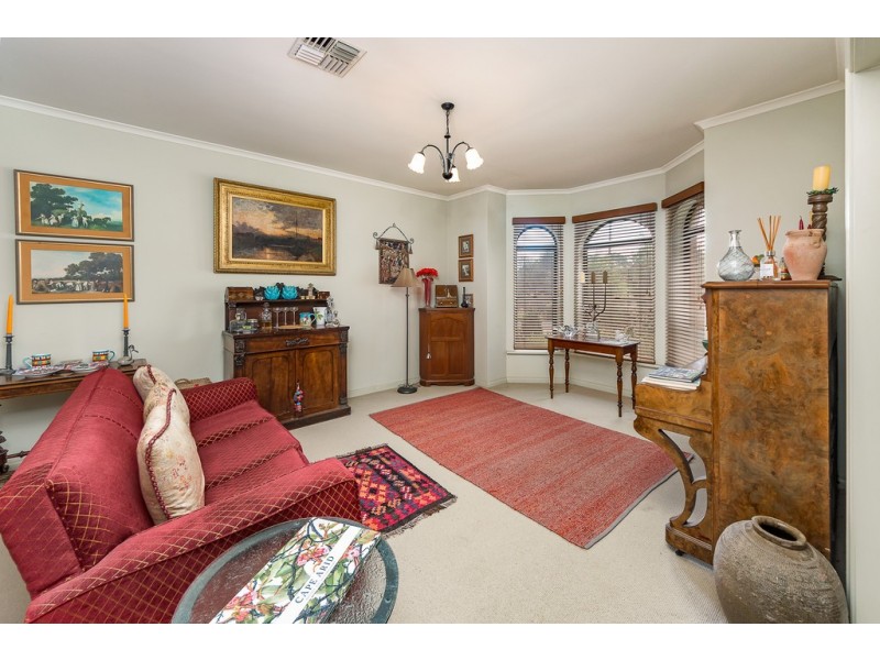 15 Love Avenue, Strathalbyn SA 5255