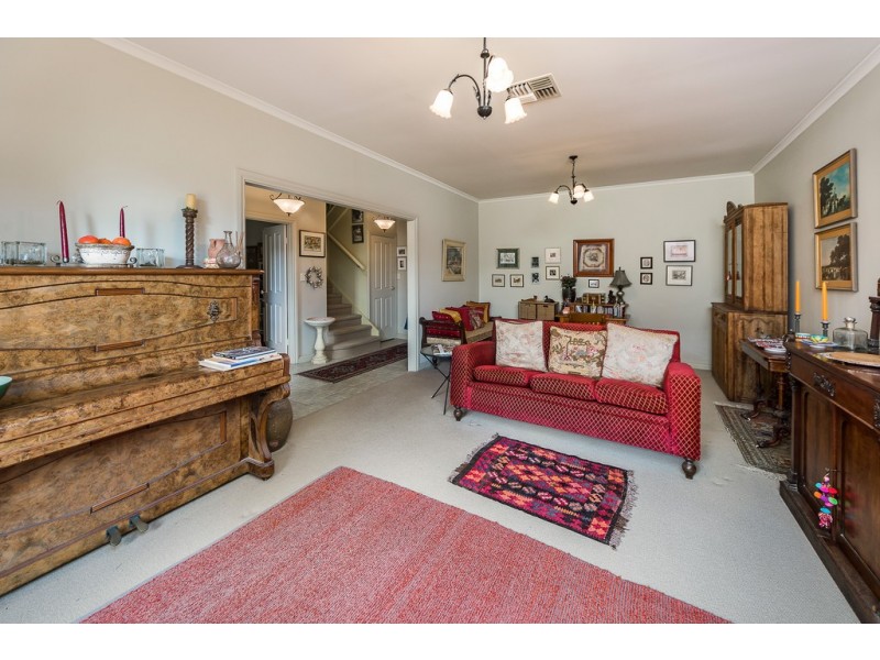 15 Love Avenue, Strathalbyn SA 5255