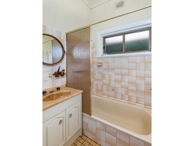 6 Love Avenue, Strathalbyn SA 5255