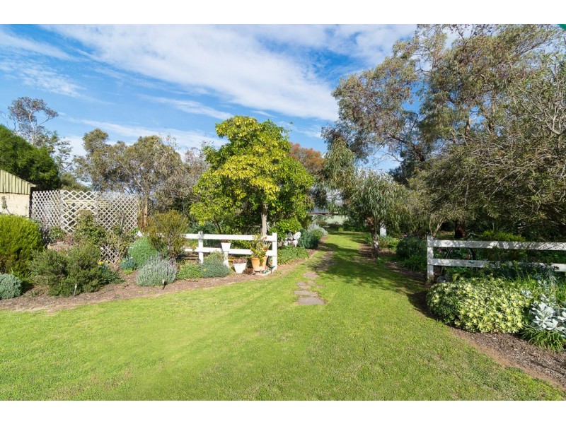 6 Love Avenue, Strathalbyn SA 5255