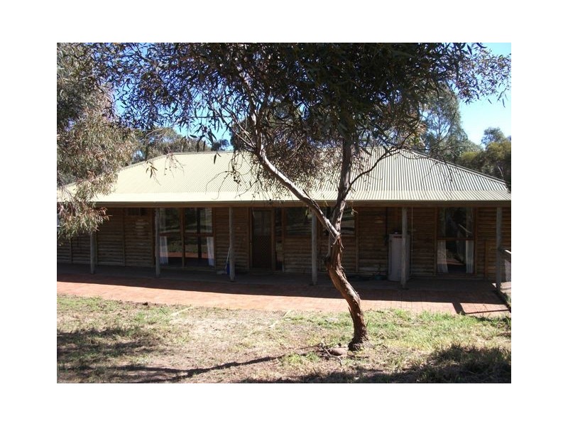 24 Burnside Road, Strathalbyn SA 5255