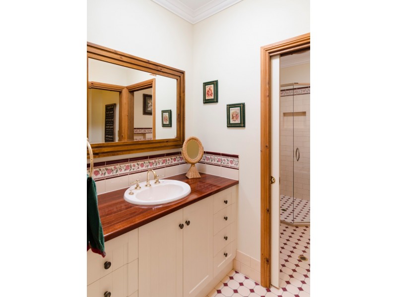 33 Adelaide Road, Strathalbyn SA 5255