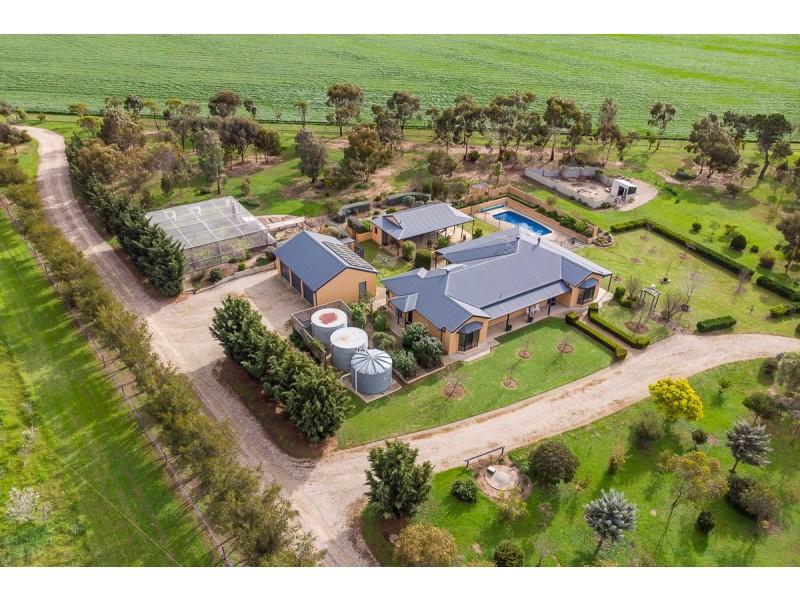 94 Moore Road, Strathalbyn SA 5255