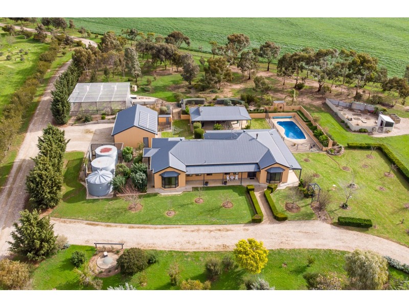94 Moore Road, Strathalbyn SA 5255