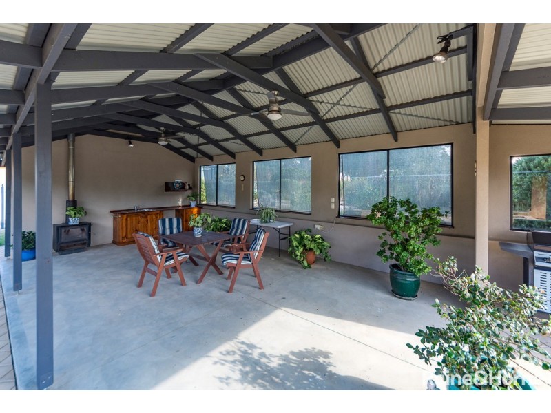 94 Moore Road, Strathalbyn SA 5255