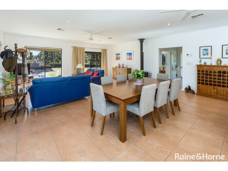 94 Moore Road, Strathalbyn SA 5255