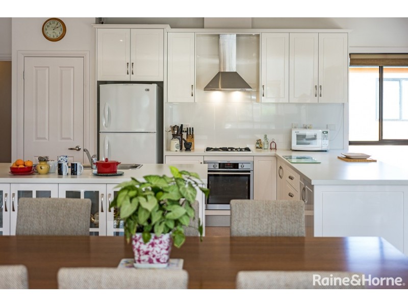 94 Moore Road, Strathalbyn SA 5255