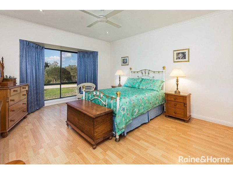 94 Moore Road, Strathalbyn SA 5255