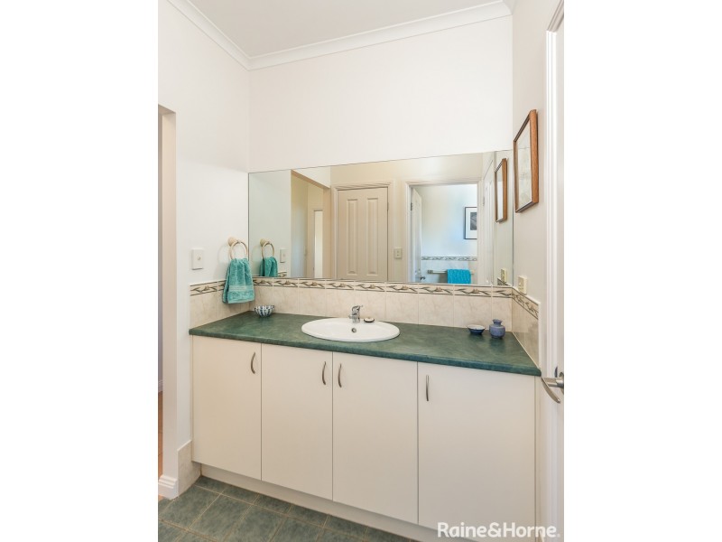 94 Moore Road, Strathalbyn SA 5255