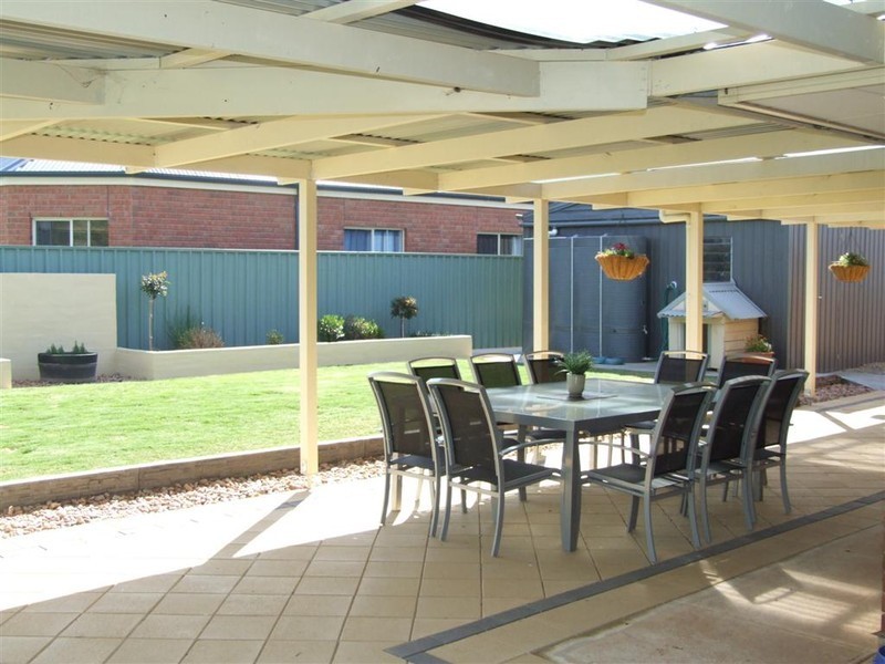 25 Strathmont Drive, Strathalbyn SA 5255