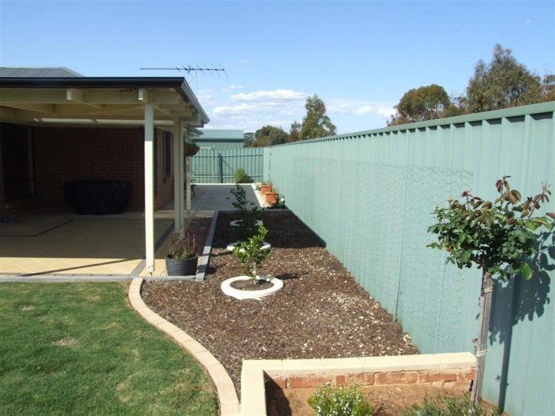 25 Strathmont Drive, Strathalbyn SA 5255