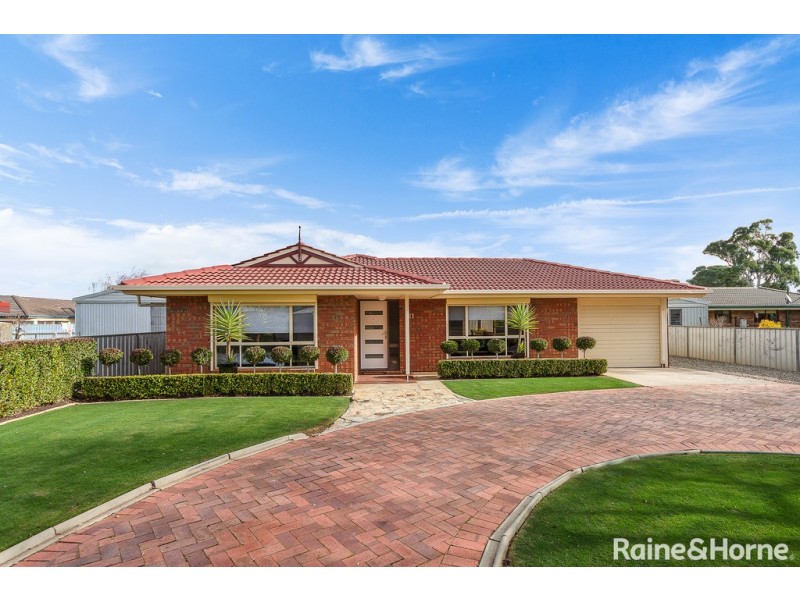 11 Parker Avenue, Strathalbyn SA 5255