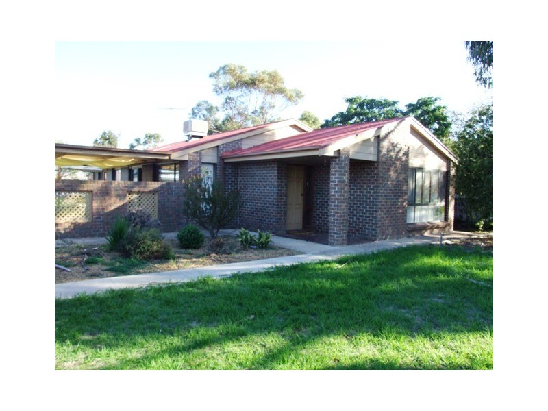 18 Burkett Drive, Strathalbyn SA 5255