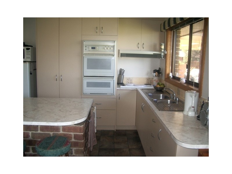 18 Burkett Drive, Strathalbyn SA 5255