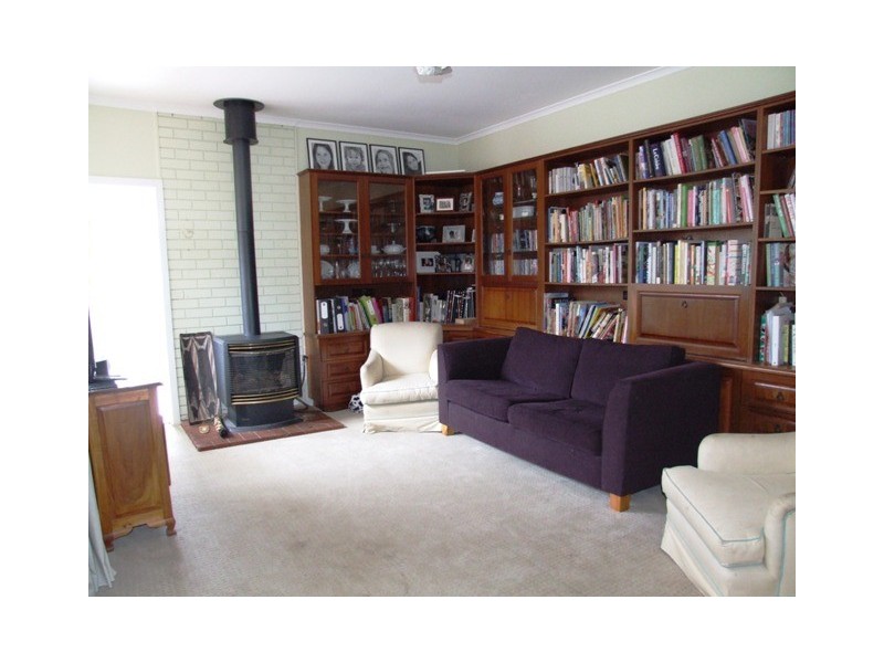 8 Marchant Road, Strathalbyn SA 5255