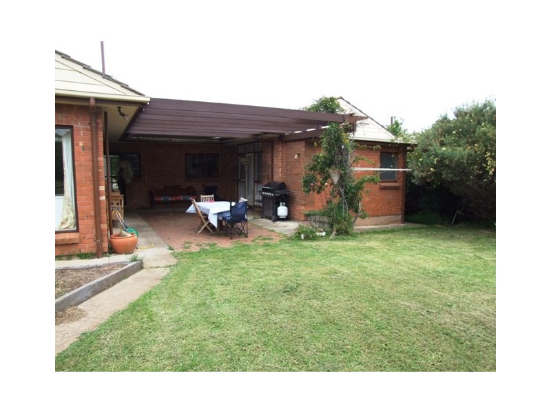 8 Marchant Road, Strathalbyn SA 5255