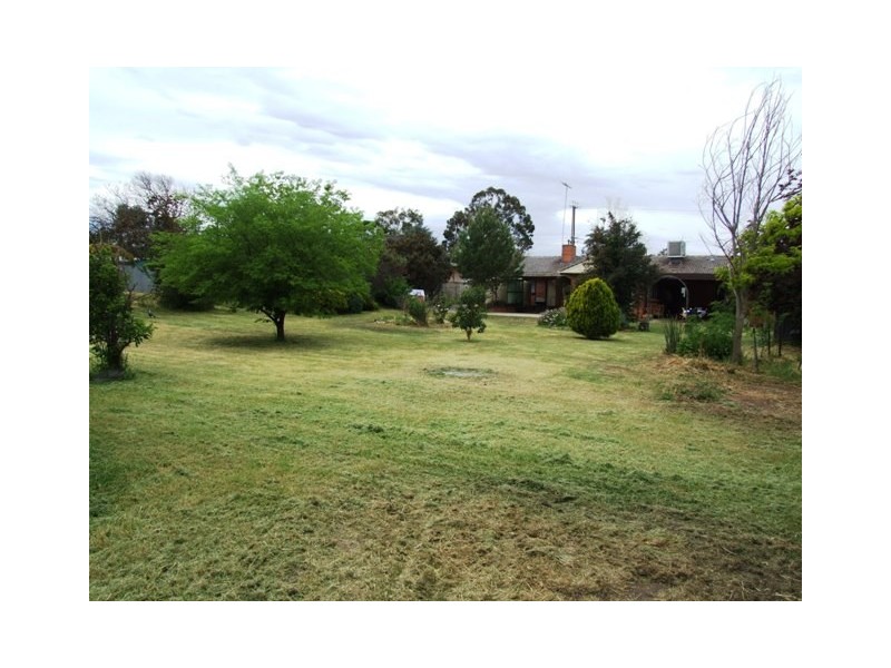 8 Marchant Road, Strathalbyn SA 5255