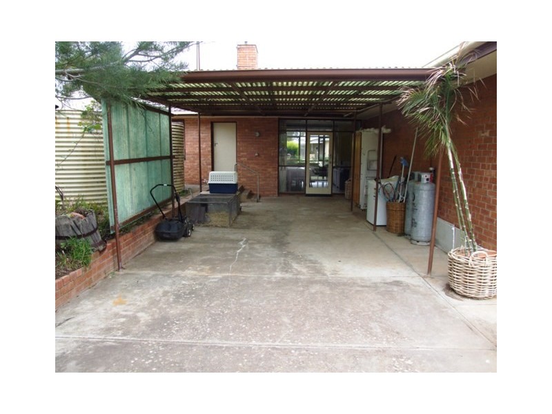 8 Marchant Road, Strathalbyn SA 5255